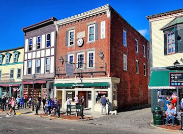 maine/bar-harbor/landmark/the-stadium-bar-harbor-lobster-rolls-popovers-coffee