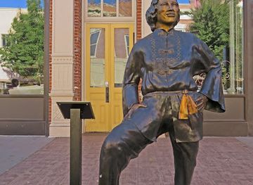 oregon/pendleton/landmark/stella-darby-statue