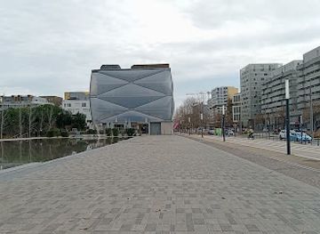 france/montpellier/port-marianne/landmark/miroir-d-eau