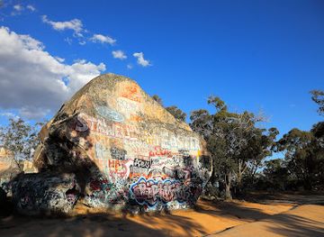 australia/central-victoria/landmark/sister-rocks