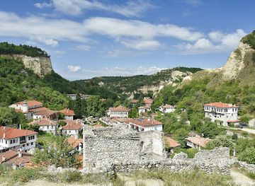 bulgaria/rhodope-mountains/landmark/rozhen-sandstone-pyramids