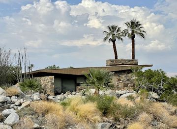 california/palm-springs/landmark/the-modern-tour-palm-springs