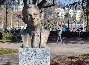 switzerland/lausanne/ouchy/landmark/buste-jean-pascal-delamuraz
