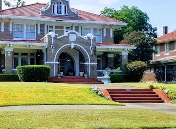 texas/dallas/uptown-dallas/landmark/south-boulevard-park-row-historic-district-texas-state-historical-marker