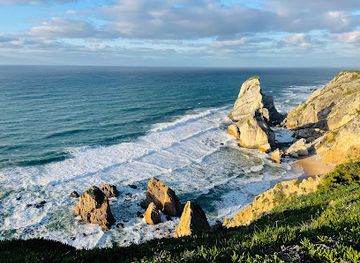 portugal/sintra-cascais-natural-park/landmark/praia-da-ursa