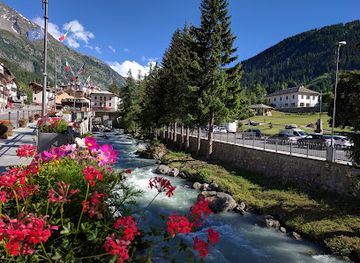 italy/la-thuile/landmark/la-grotta-ristorante-pizzeria