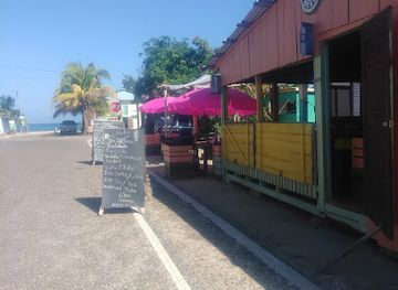 belize/hopkins/landmark/hopkins-smokey-grill