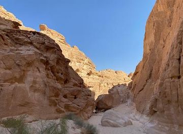 egypt/dahab/landmark/white-canyon