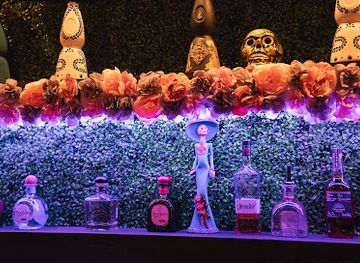 illinois/cicero/landmark/hacienda-calavera