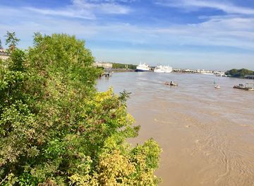 france/aquitaine/landmark/pont-de-pierre