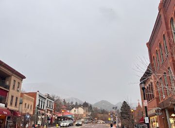 colorado/colorado-springs/manitou-springs/landmark/historic-manitou-springs-sign
