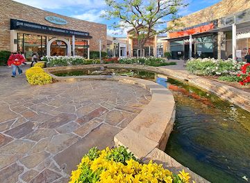 california/santa-clarita/landmark/valencia-town-center