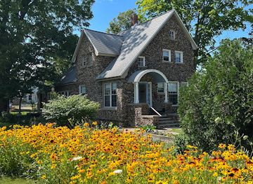 michigan/traverse-city/landmark/aberdeen-stone-cottage