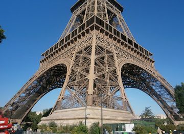 france/paris/landmark/statue-of-liberty-paris