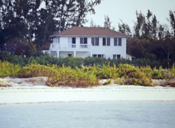 the-bahamas/eleuthera/landmark/winding-bay-beach