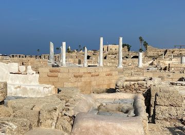 israel/caesarea/landmark/walking-israel