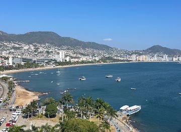 mexico/acapulco/acapulco-tradicional/landmark/parque-de-la-reina