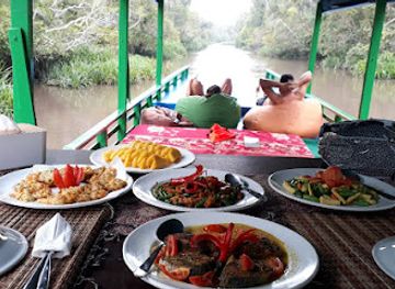 indonesia/central-kalimantan/landmark/guia-local-de-borneo-local-guide-in-borneo