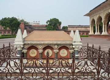 india/agra/sadar-bazaar/landmark/tomb-of-john-russell-colvin