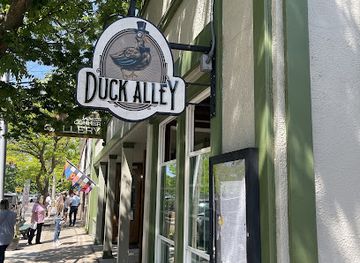michigan/saugatuck/landmark/duck-alley