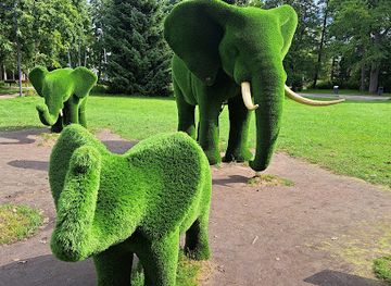 estonia/parnu-beach/landmark/parnu-green-elephants