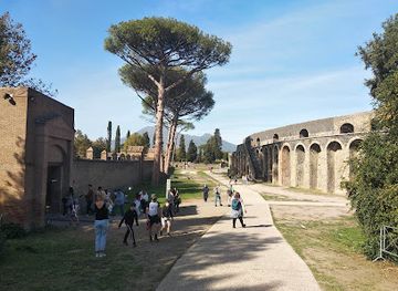 italy/pompeii/landmark/amphitheatre-of-pompeii