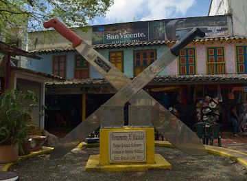 colombia/quindio-department/landmark/monumento-al-machete