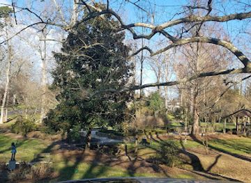 north-carolina/hickory/landmark/mccomb-park-beaver-memorial-garden