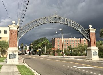 florida/tampa/ybor-city/landmark/ybor-city-gateway