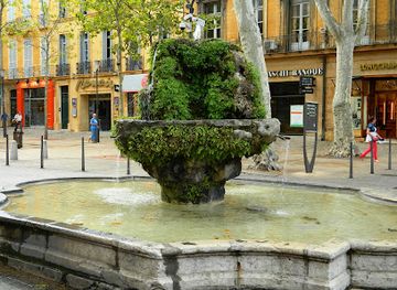 france/aix-en-provence/landmark/fontaine-des-neuf-canons