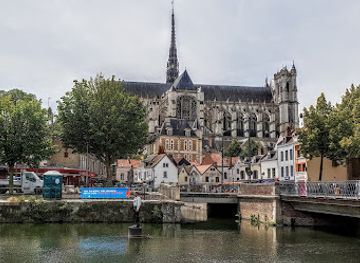france/amiens/saint-leu/landmark/l-homme-sur-sa-bouee