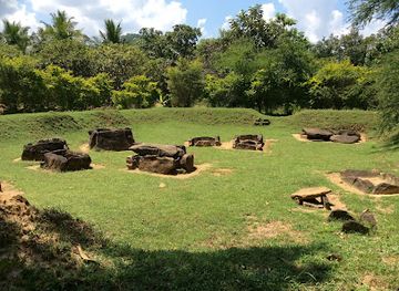 sri-lanka/sigiriya/landmark/ibbankatuwa-megalithic-tombs