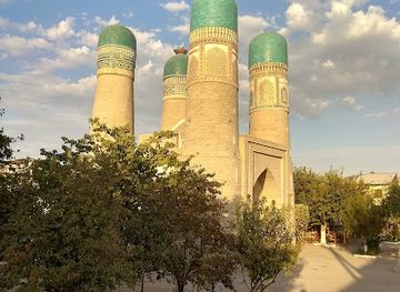 uzbekistan/zarafshan-range/landmark/chor-minor-madrasah