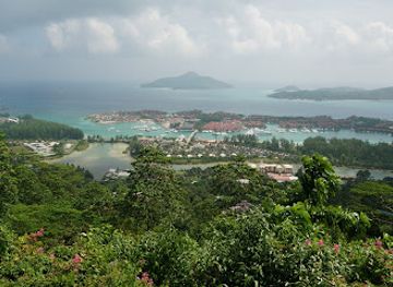 seychelles/victoria/landmark/view-point-over-victoria-and-eden-island