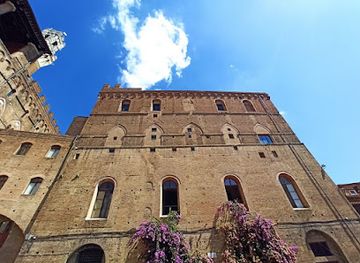 italy/siena/landmark/piazza-del-mercato