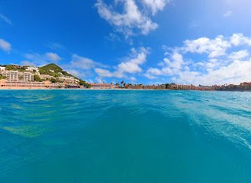 sint-maarten/little-bay-beach/landmark/little-bay