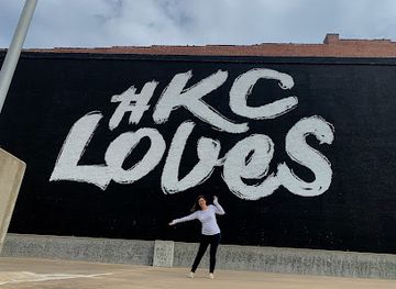 kansas/kansas-city/crossroads-arts-district/landmark/kc-loves