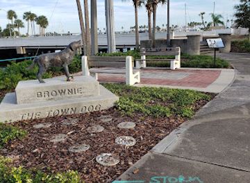 florida/daytona-beach/landmark/brownie-the-town-dog-memorial