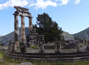 greece/western-greece/landmark/ancient-stadium-of-delphi