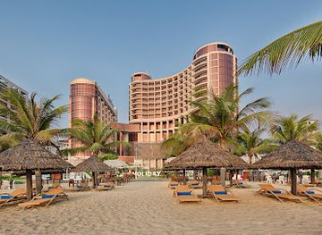 vietnam/south-central-coast/landmark/holiday-beach-hotel-danang
