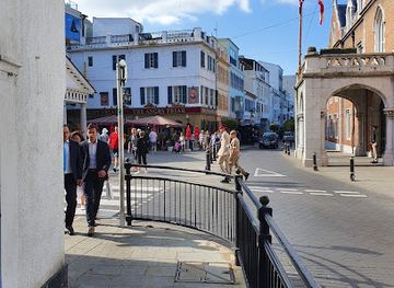gibraltar/queensway-quay-marina/landmark/the-convent-governors-residence