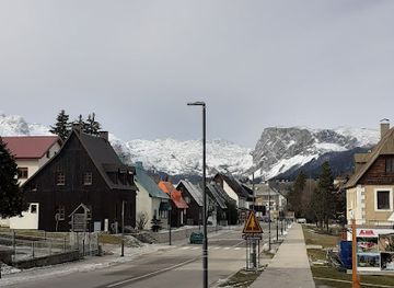 montenegro/zabljak/landmark/hostel-hikers-den