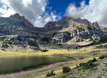 spain/pyrenees-mountains/landmark/ibon-de-piedrafita