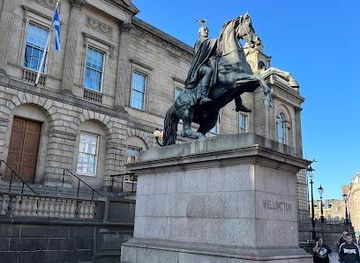 united-kingdom/edinburgh/landmark/duke-of-wellington-equestrian-statue