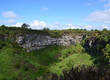 ecuador/galapagos-islands/landmark/pit-craters