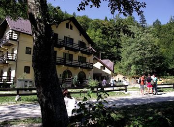 romania/rasnov-area/landmark/keys-cabana-fortress