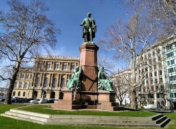 hungary/budapest/landmark/stephen-szechenyi-square