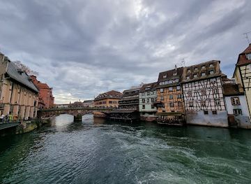 france/strasbourg/petite-france/landmark/ecluse-a-de-la-petite-france