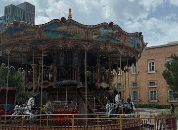 albania/has/landmark/plac-skanderberga