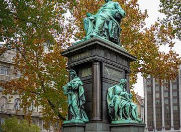 hungary/tatabanya/landmark/ferenc-deak-statue